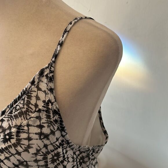 Eclair black white spaghetti strap blouse Size M - Picture 4 of 9